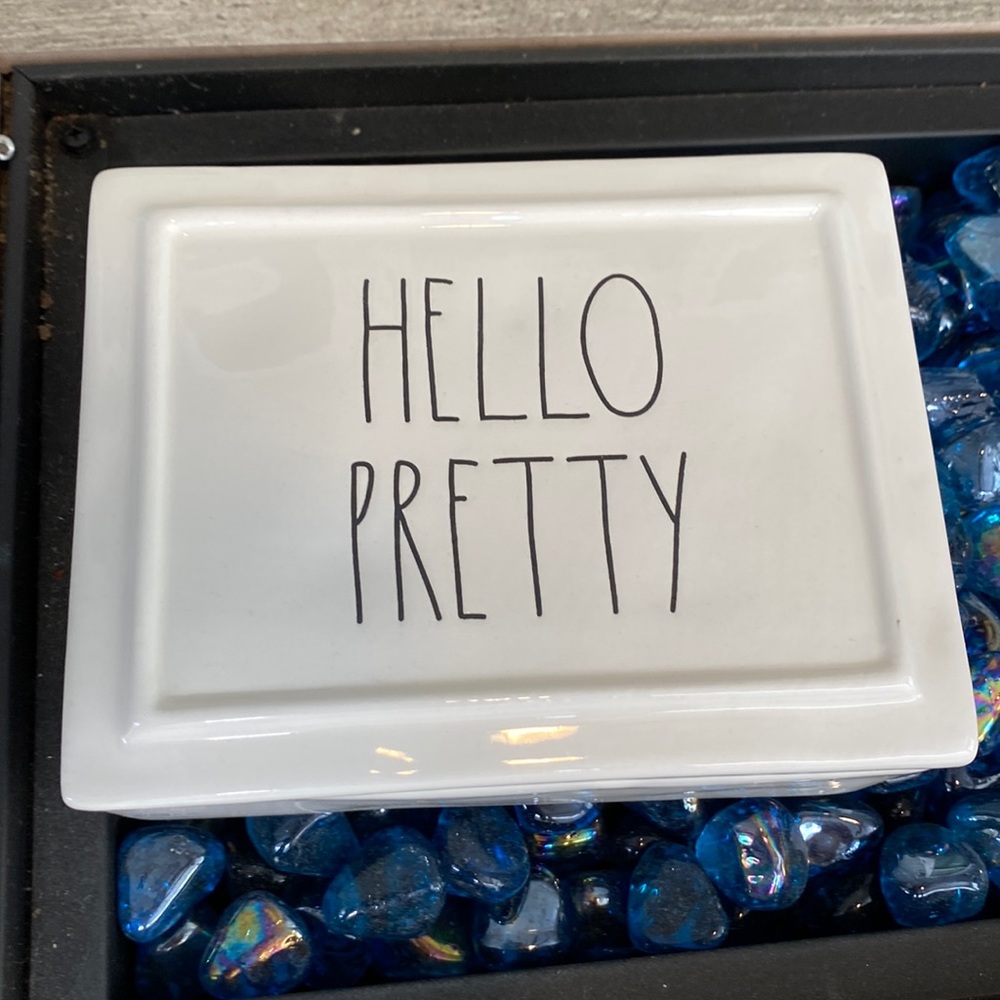 White Rae dunn “hello pretty”